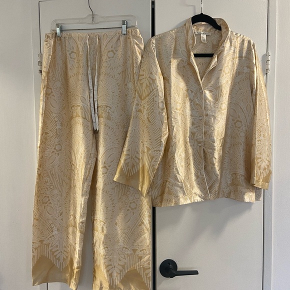 Oscar de la Renta Other - Oscar De La Renta Pajama Set